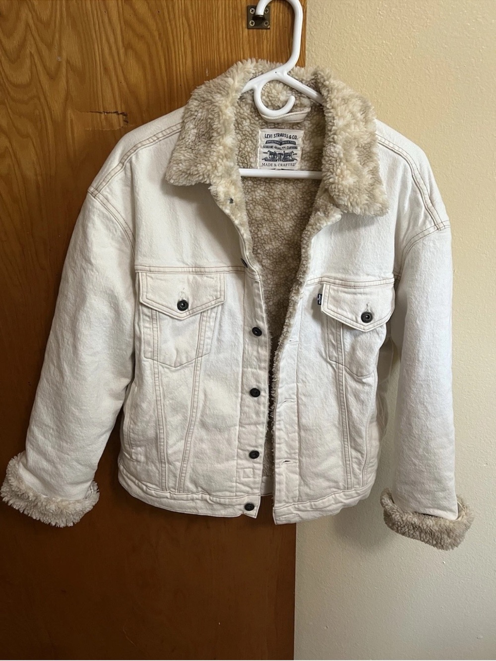 Levi’s Made & Crafted Oversized Sherpa Trucker Jacket in Ivory, women’s size Med